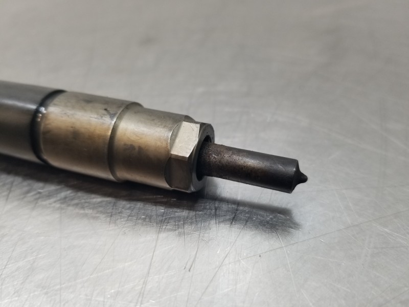 Recambio de inyector para toyota auris active referencia OEM IAM 236700N050 0445110699 