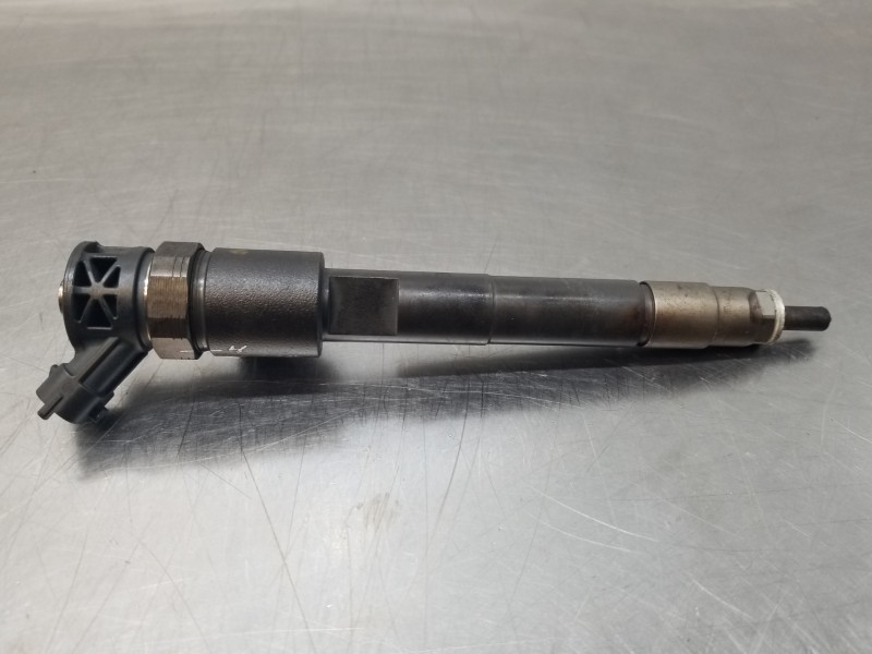 Recambio de inyector para toyota auris active referencia OEM IAM 236700N050 0445110699 