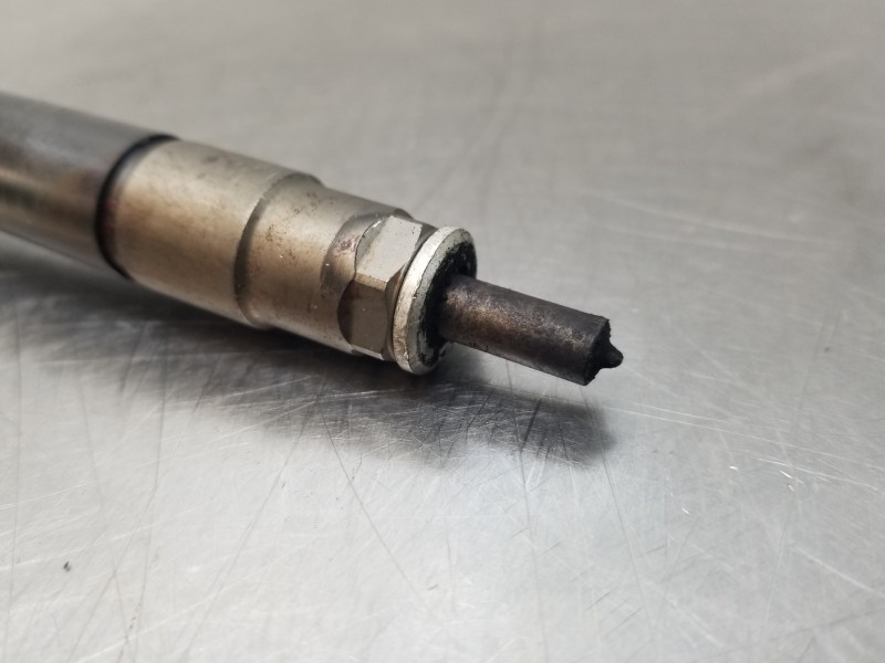 Recambio de inyector para toyota auris active referencia OEM IAM 236700N050 0445110699 