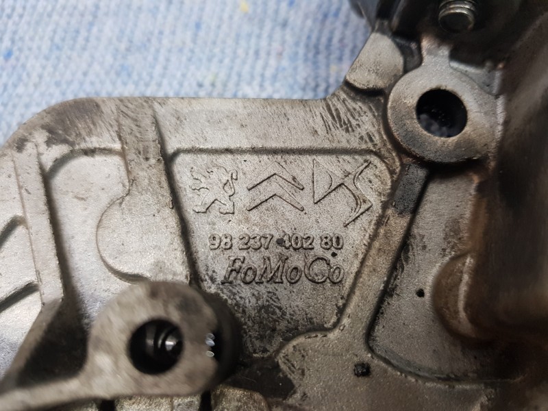 Recambio de bomba aceite para peugeot expert combi bluehdi referencia OEM IAM 9823740280  