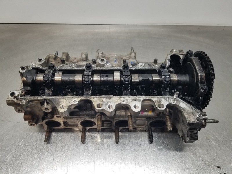 Recambio de culata para toyota auris active referencia OEM IAM 111010N010  