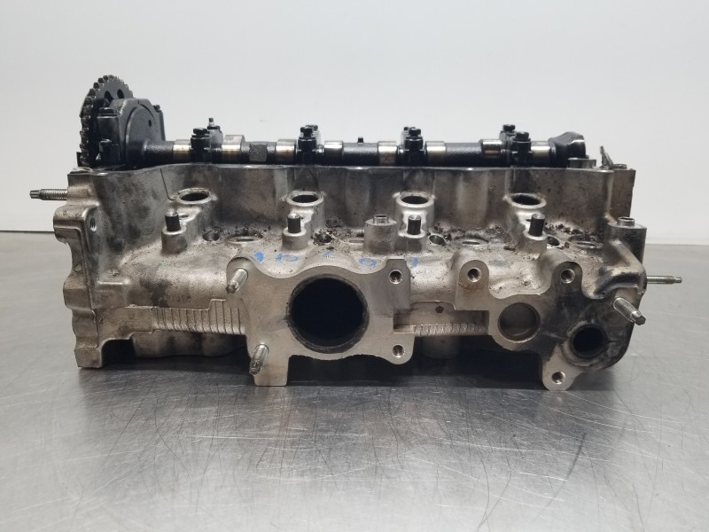 Recambio de culata para toyota auris active referencia OEM IAM 111010N010  