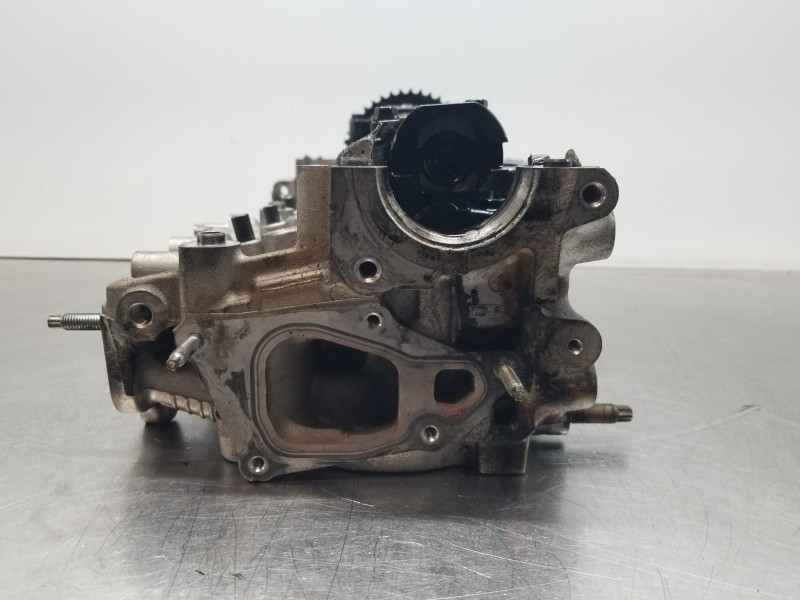 Recambio de culata para toyota auris active referencia OEM IAM 111010N010  