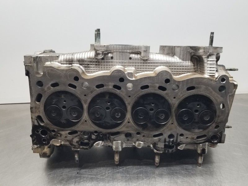 Recambio de culata para toyota auris active referencia OEM IAM 111010N010  