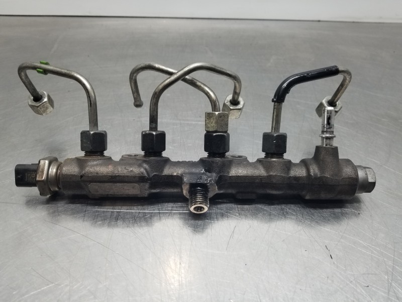 Recambio de rampa inyectora para peugeot 308 sw allure referencia OEM IAM 9821399680  