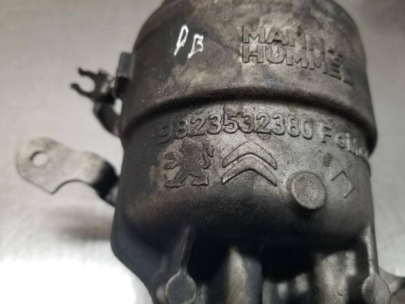 Recambio de soporte filtro aceite para peugeot 308 sw allure referencia OEM IAM 9823532380  