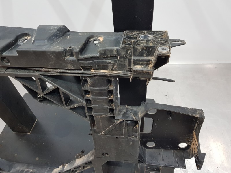 Recambio de panel frontal para renault megane iii coupe dynamique referencia OEM IAM 752100004R  