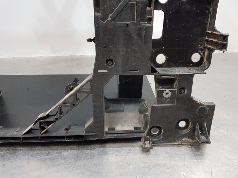 Recambio de panel frontal para renault megane iii coupe dynamique referencia OEM IAM 752100004R  