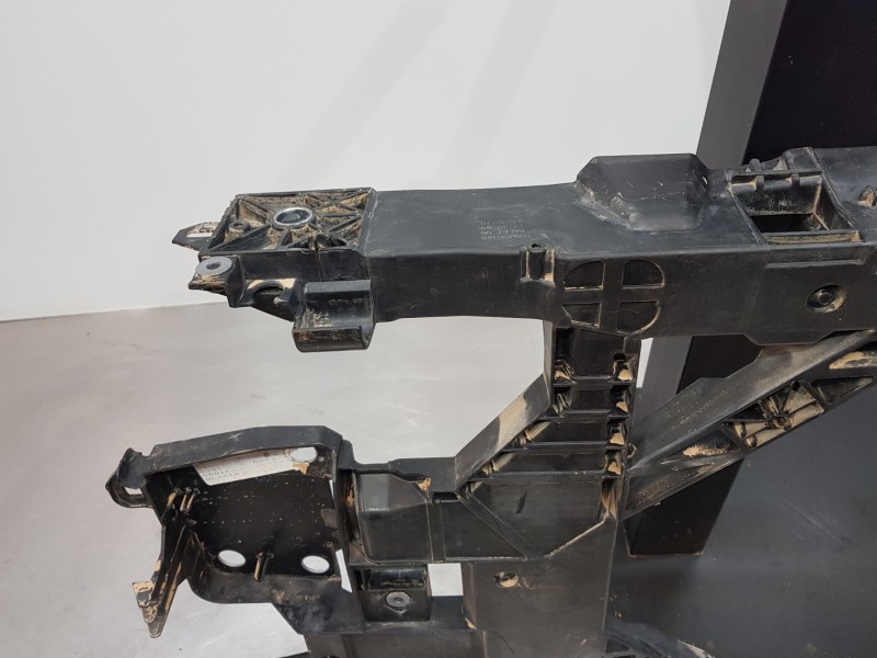 Recambio de panel frontal para renault megane iii coupe dynamique referencia OEM IAM 752100004R  