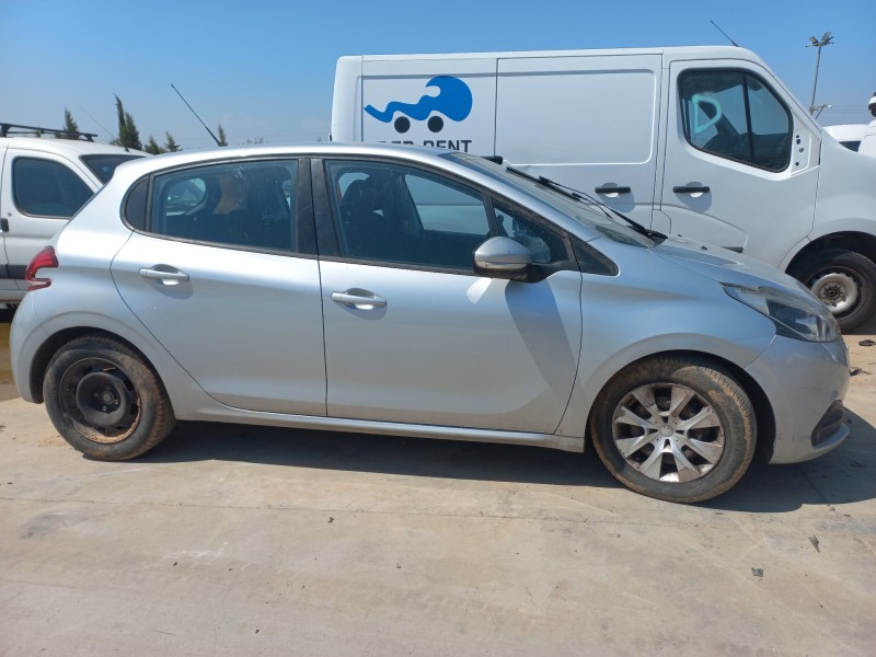 peugeot 208 del año 2015