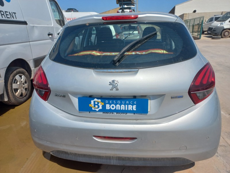 peugeot 208 del año 2015