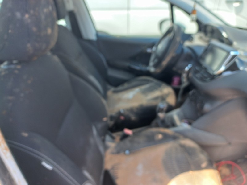 peugeot 208 del año 2015