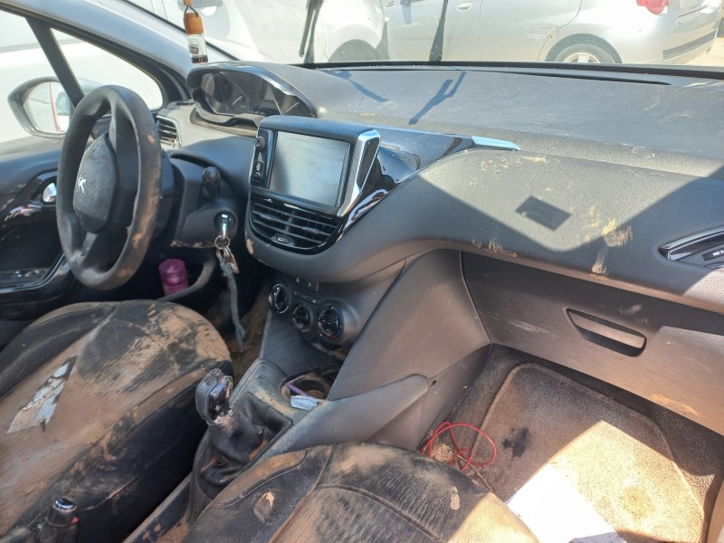 peugeot 208 del año 2015