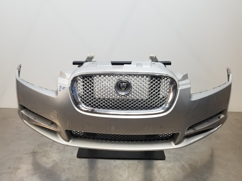 Recambio de paragolpes delantero para jaguar xf luxury referencia OEM IAM C2Z8837XXX 8X2317D957EF0XXX 