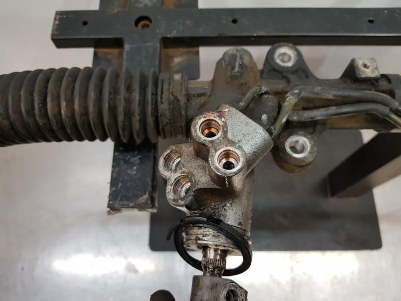 Recambio de cremallera direccion para hyundai tucson (jm) gl referencia OEM IAM 577001F800  