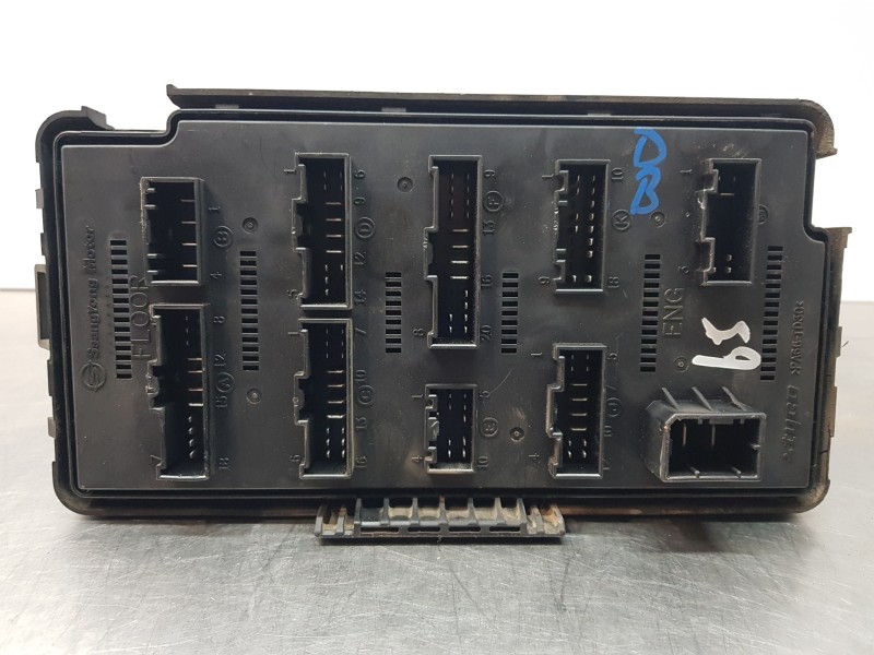 Recambio de caja reles / fusibles para ssangyong actyon limited referencia OEM IAM 8239031033  