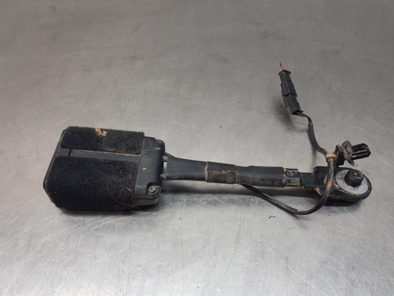 Recambio de enganche del cinturon delantero der para opel crossland x selective referencia OEM IAM 39047215 6318338ETC 