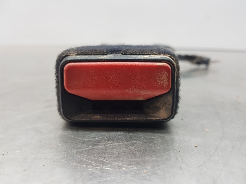 Recambio de enganche del cinturon delantero der para opel crossland x selective referencia OEM IAM 39047215 6318338ETC 