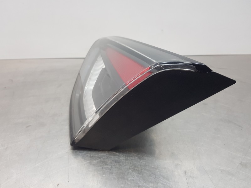 Recambio de piloto trasero derecho interior para opel crossland x selective referencia OEM IAM 39235954  