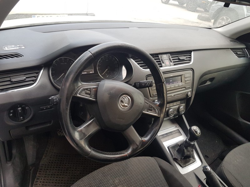 skoda octavia lim. (5e3) del año 2013