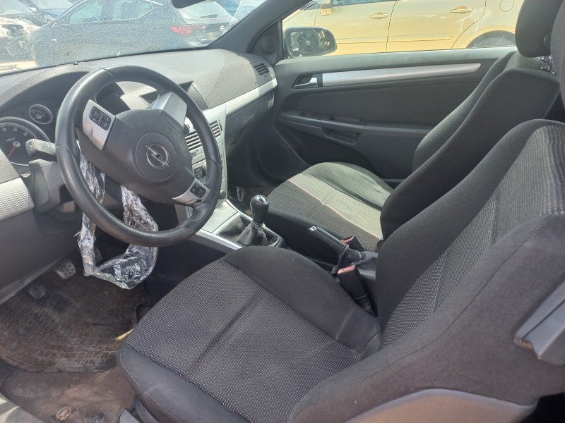 opel astra gtc del año 2006