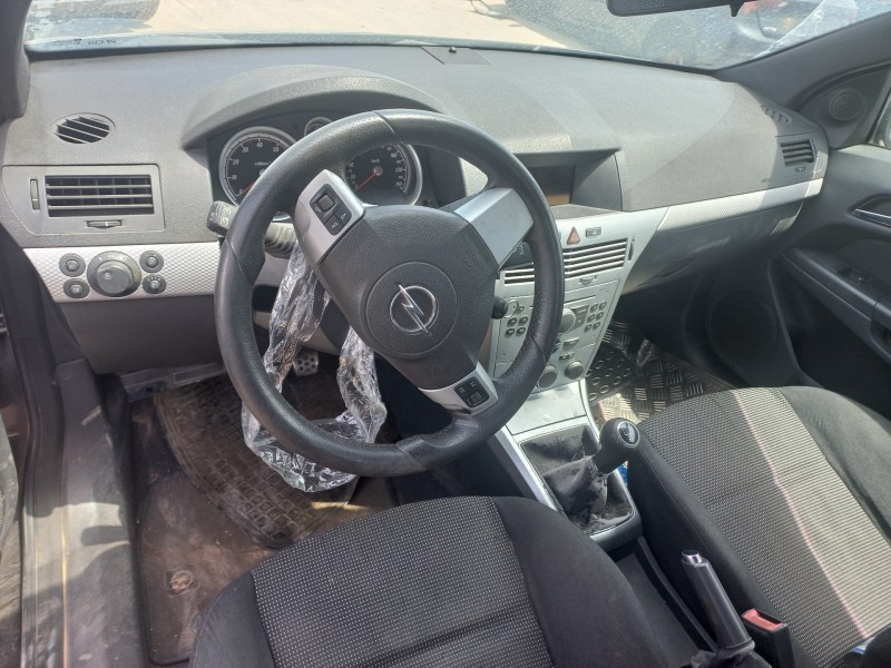 opel astra gtc del año 2006