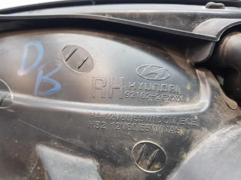 Recambio de faro derecho para hyundai tucson (jm) gl referencia OEM IAM 921042E020 921022EXXX 