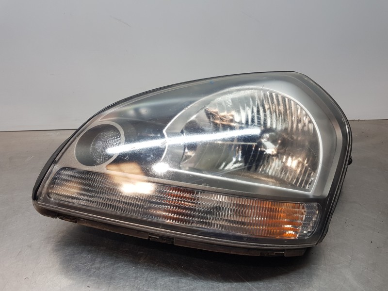 Recambio de faro izquierdo para hyundai tucson (jm) gl referencia OEM IAM 921032E020  