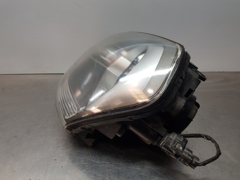 Recambio de faro izquierdo para hyundai tucson (jm) gl referencia OEM IAM 921032E020  
