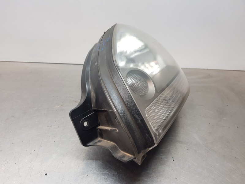 Recambio de faro izquierdo para hyundai tucson (jm) gl referencia OEM IAM 921032E020  