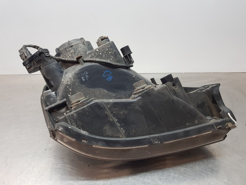 Recambio de faro izquierdo para hyundai tucson (jm) gl referencia OEM IAM 921032E020  