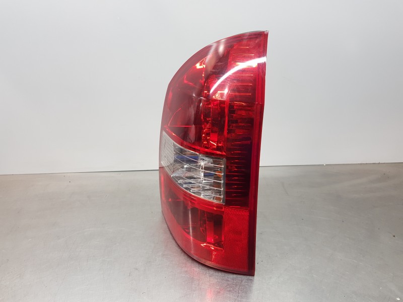 Recambio de piloto trasero derecho para hyundai tucson (jm) gl referencia OEM IAM 924022E010  