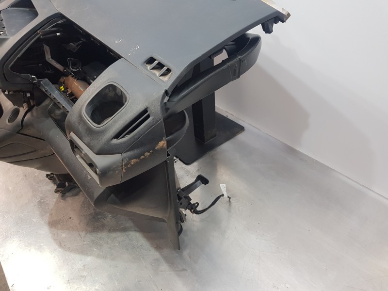 Recambio de salpicadero para peugeot partner standard 600kg referencia OEM IAM 16841899ZD  