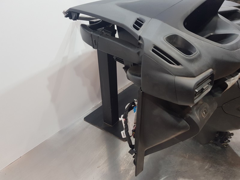 Recambio de salpicadero para peugeot partner standard 600kg referencia OEM IAM 16841899ZD  