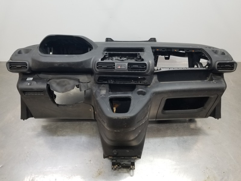 Recambio de salpicadero para peugeot partner standard 600kg referencia OEM IAM 16841899ZD  