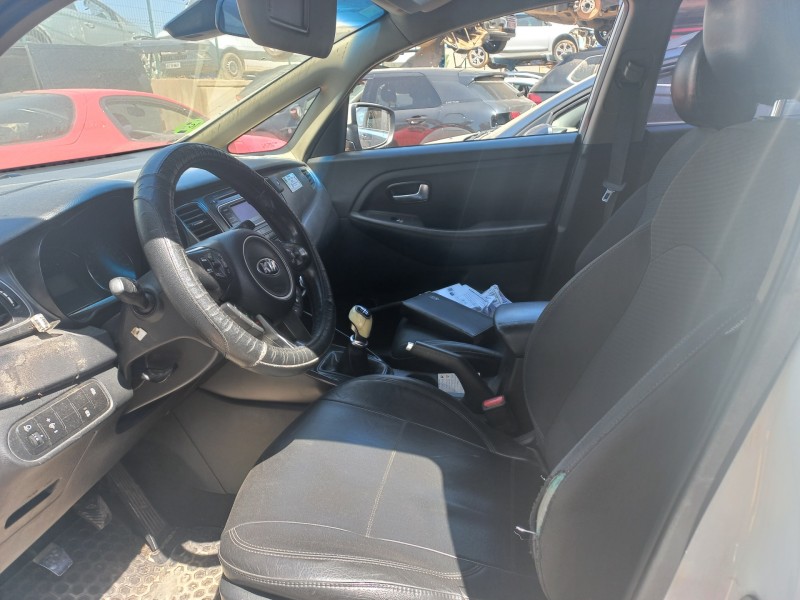 kia carens ( ) del año 2017