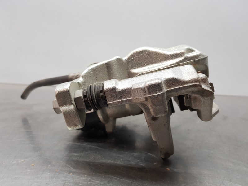 Recambio de pinza freno trasera derecha para toyota corolla (e21) hev referencia OEM IAM 46310F4011  