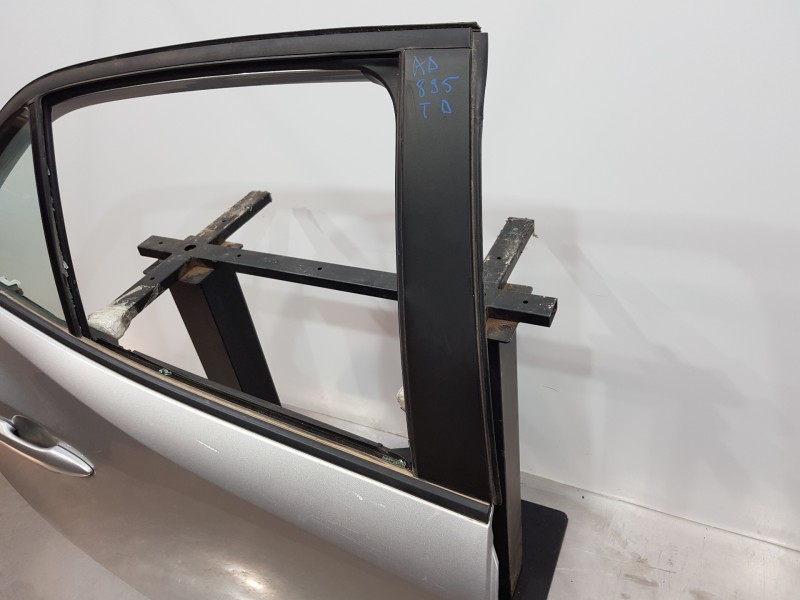 Recambio de puerta trasera derecha para toyota corolla (e21) hev referencia OEM IAM 6700302540  