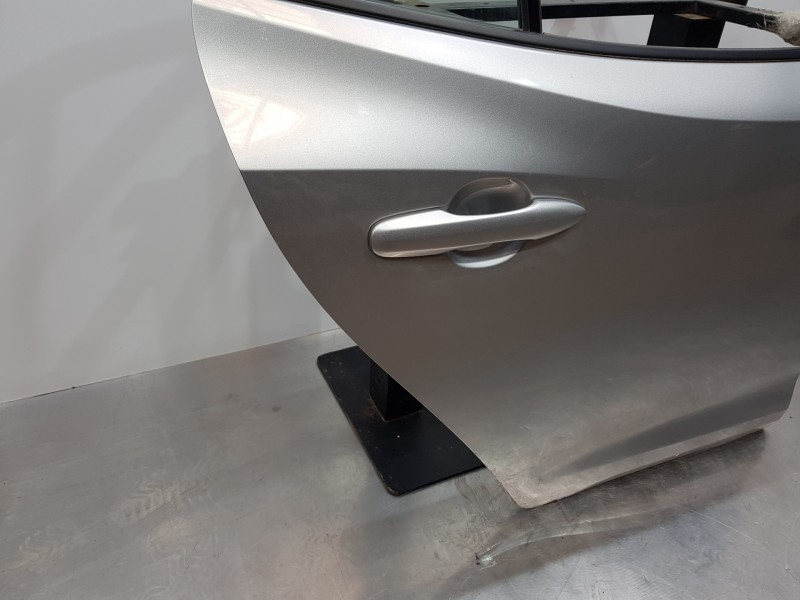 Recambio de puerta trasera derecha para toyota corolla (e21) hev referencia OEM IAM 6700302540  