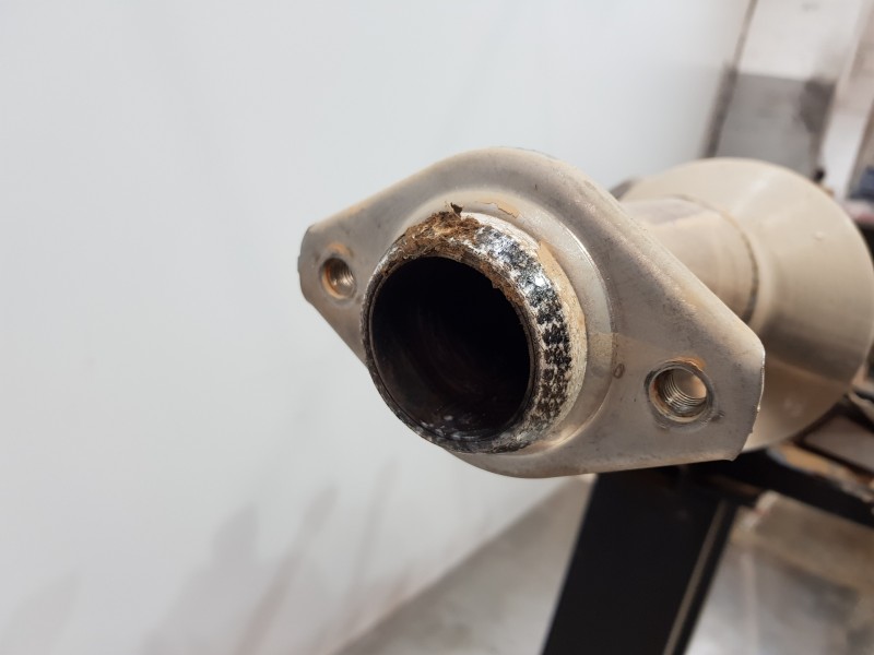 Recambio de catalizador para toyota corolla (e21) hev referencia OEM IAM 174100TJ20 30Y28 L52