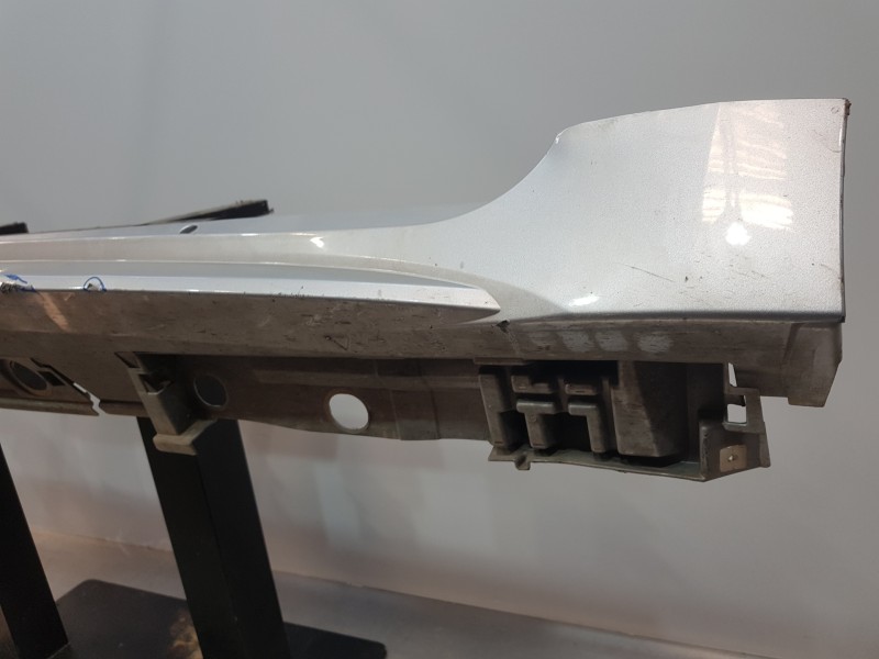 Recambio de faldon lateral para toyota corolla (e21) hev referencia OEM IAM 7585002210  