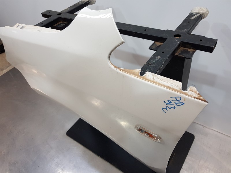 Recambio de aleta delantera izquierda para volkswagen caddy ocio furgón referencia OEM IAM 2K5821021  