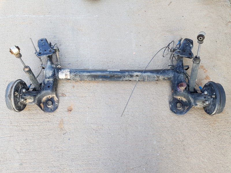 Recambio de puente trasero para peugeot 208 acces referencia OEM IAM 1607197380  