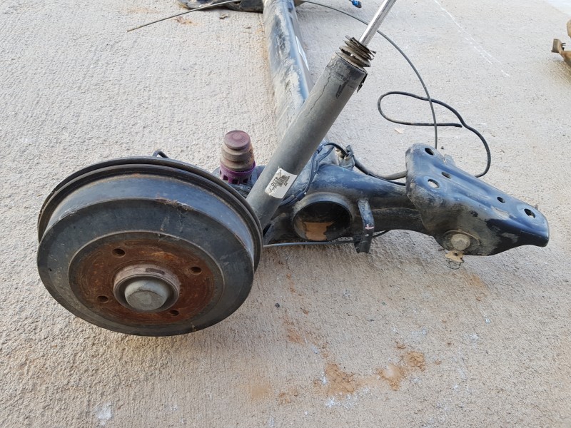 Recambio de puente trasero para peugeot 208 acces referencia OEM IAM 1607197380  