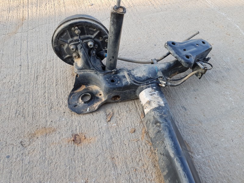 Recambio de puente trasero para peugeot 208 acces referencia OEM IAM 1607197380  