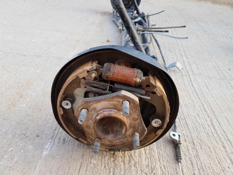 Recambio de puente trasero para nissan nv 200 (m20) furgón referencia OEM IAM 43010BJ00B  