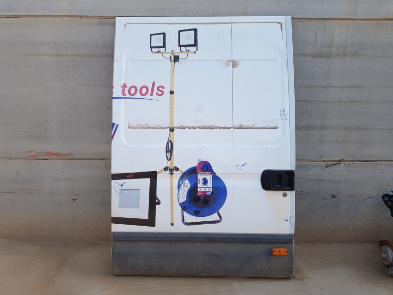 Recambio de puerta lateral corredera derecha para iveco daily caja cerrada (2006 =>) furgón referencia OEM IAM 3803522  