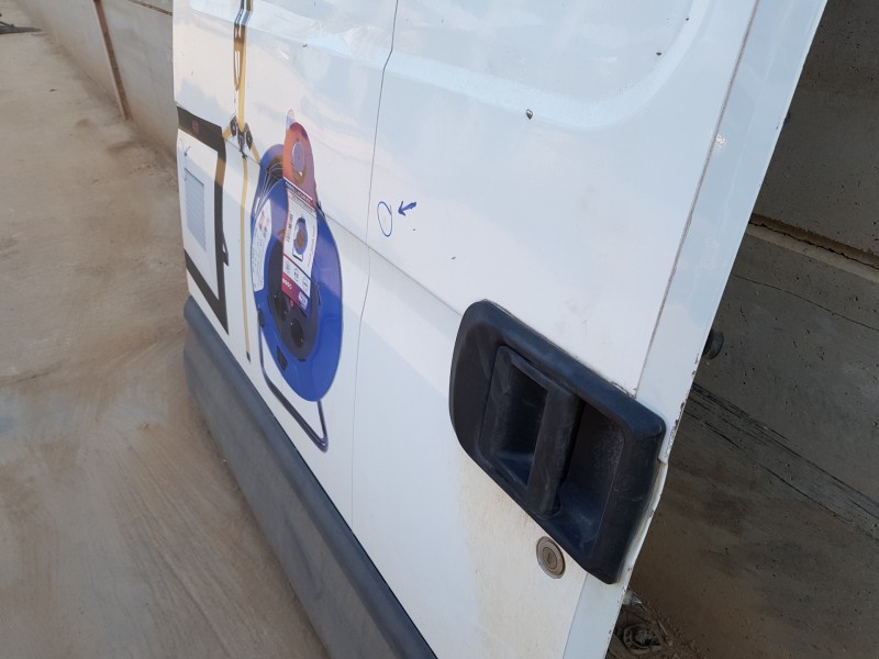 Recambio de puerta lateral corredera derecha para iveco daily caja cerrada (2006 =>) furgón referencia OEM IAM 3803522  