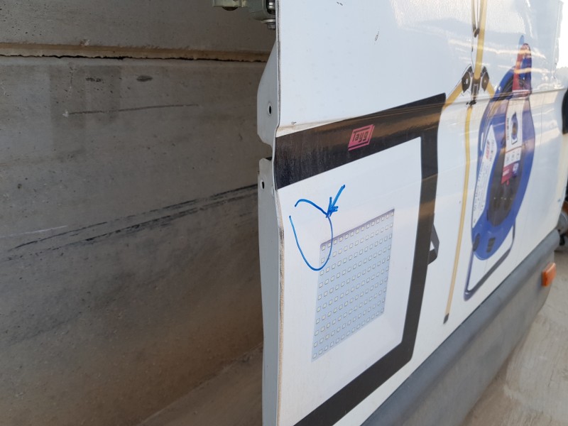 Recambio de puerta lateral corredera derecha para iveco daily caja cerrada (2006 =>) furgón referencia OEM IAM 3803522  