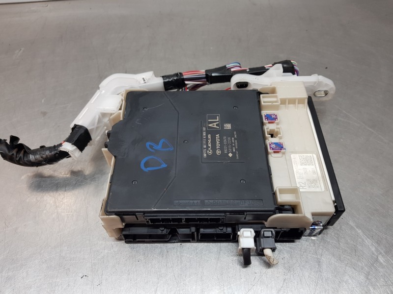 Recambio de caja reles / fusibles para toyota corolla (e21) hev referencia OEM IAM 8922102A70  